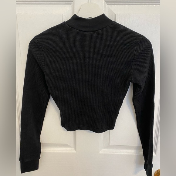 Aritzia mock-neck long sleeve - Picture 2 of 4